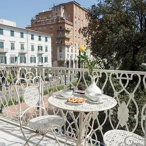 https://residenza-viani-guest-house.hotelitalianriviera.com